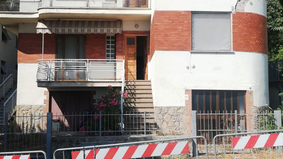 Anziano fuori casa da duemila giorni per un tubo rotto e la giustizia lumaca