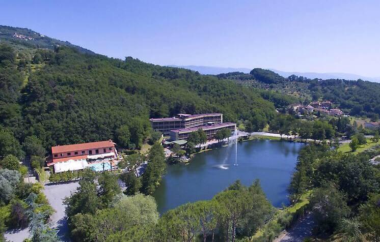 Serravalle, in vendita lo storico hotel Lago Verde