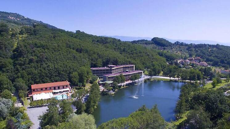 Serravalle, in vendita lo storico hotel Lago Verde