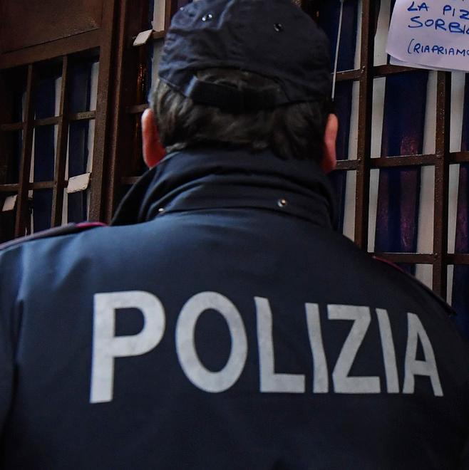 Firenze, picchiati e rapinati in centro: le vittime finite all’ospedale