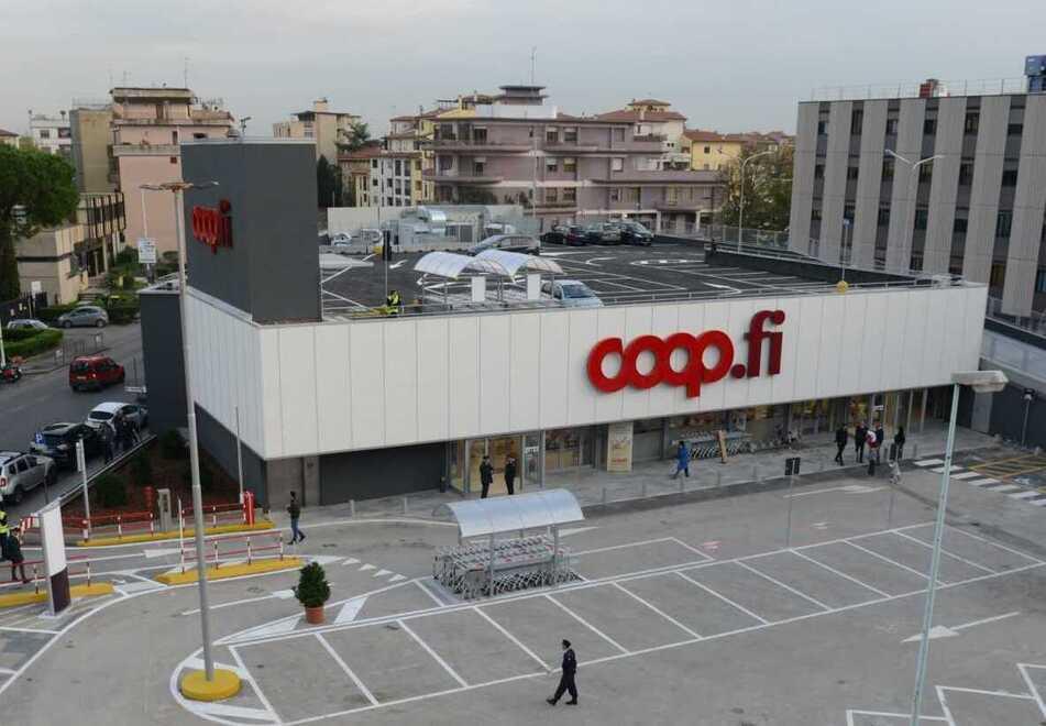 Prato, scambia la Coop per un ristorante