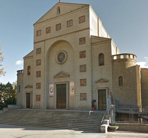 Nuoro, alle Grazie l’ultimo saluto a Marina Masia: il doloroso silenzio della madre