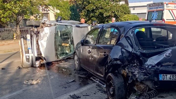 Le due auto coinvolte nell'incidente (foto Binoy Toroucly)