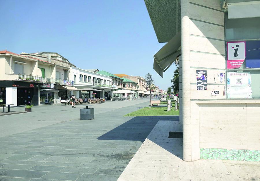 Viareggio, allarme furti e violenza: «La nostra Passeggiata sempre più insicura»