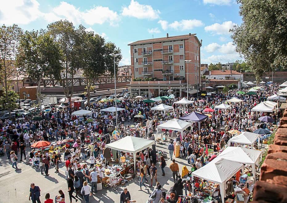 Grosseto, i 40 anni del Mercatino dei ragazzi. È corsa al record della solidarietà
