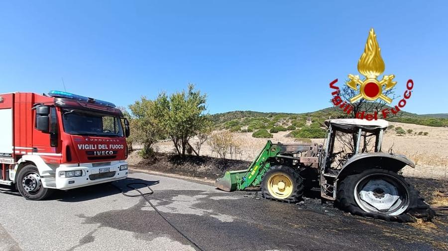 
	Il mezzo distrutto dalle fiamme

