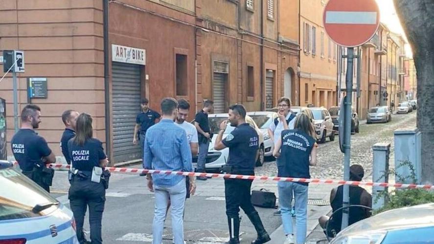 Modena. Una fiaccolata per il 30enne ucciso I cittadini: «Serve più sicurezza»<br type="_moz" />
