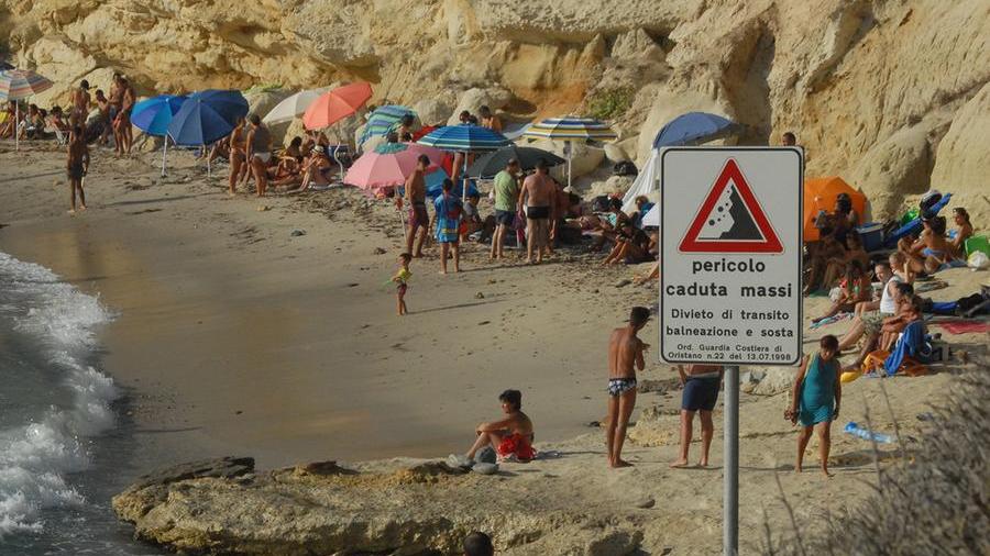 Interdette e pericolose, ma molti sfidano la sorte pur di stare in spiaggia