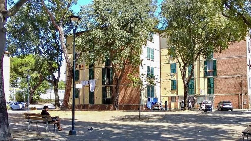 Firenze, in quattro picchiano un ragazzo e scatta la rivolta nel quartiere: la polizia contiene a fatica la rabbia dei residenti