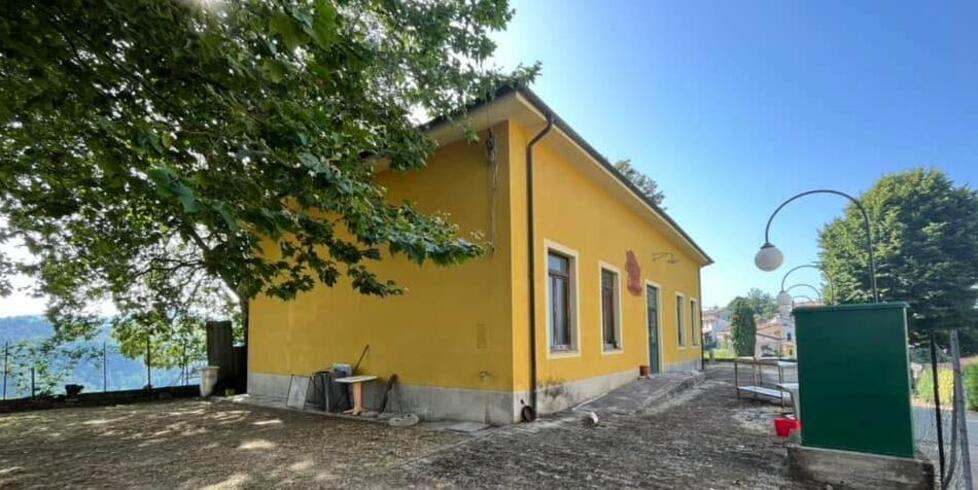 Lo stabile della ex scuola di Lugliano