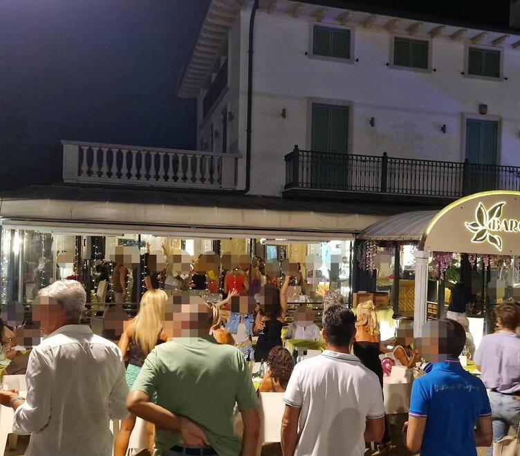 L’immagine del Bargoni pieno prima dell’arrivo dei vigili urbani