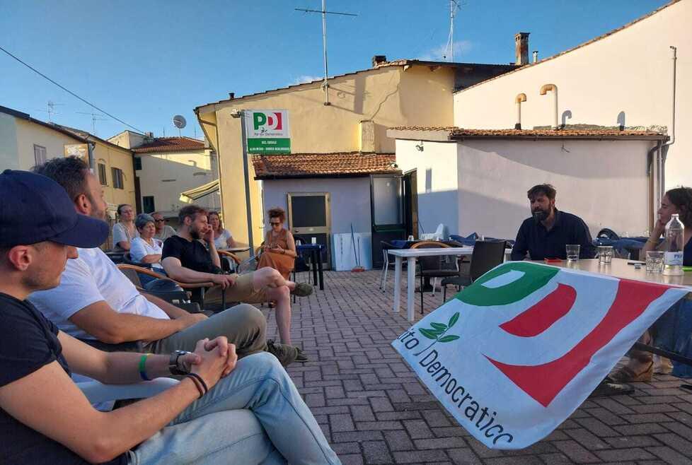 Una delle iniziative del Pd pratese, il segretario del circolo Pd di Casale Fabio Ara e Benedetta Squittieri
