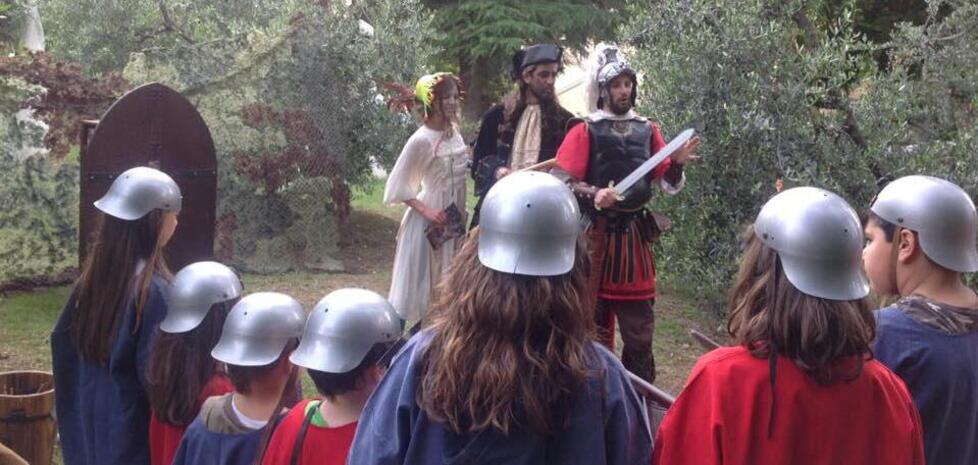 Uno spettacolo con bambini messo in scena in una passata edizione di Fantàsia