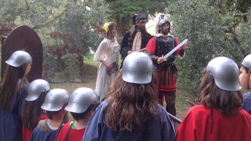 Uno spettacolo con bambini messo in scena in una passata edizione di Fantàsia