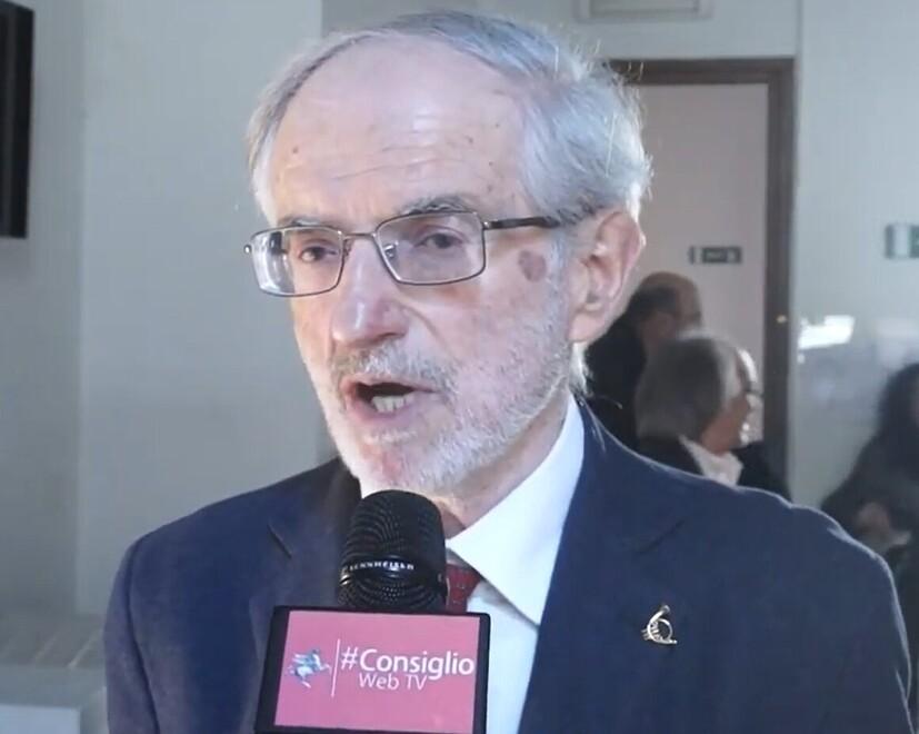 Eugenio Fagnoni durante una intervista. Il suo funerale sarà celebrato domani mattina alle 9 nella chiesa della Misericordia di Pistoia