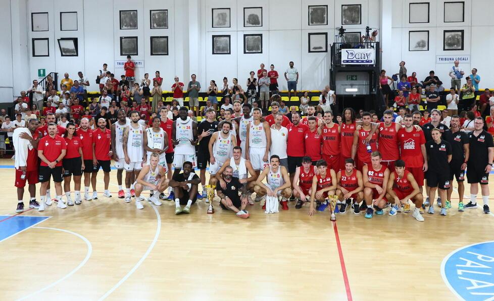 Le squadre (foto Nucci)
