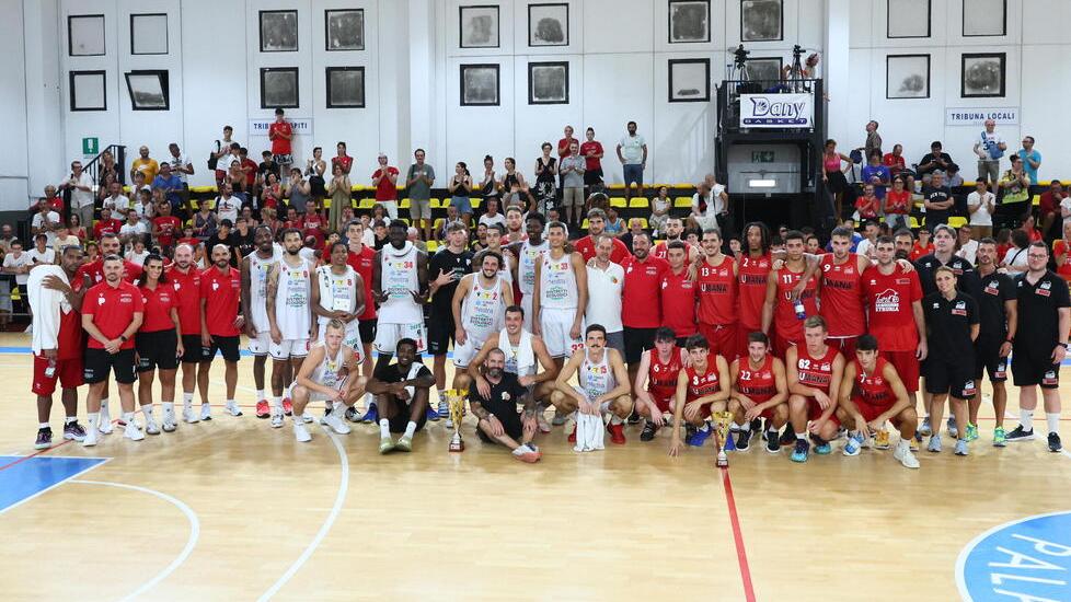 Le squadre (foto Nucci)