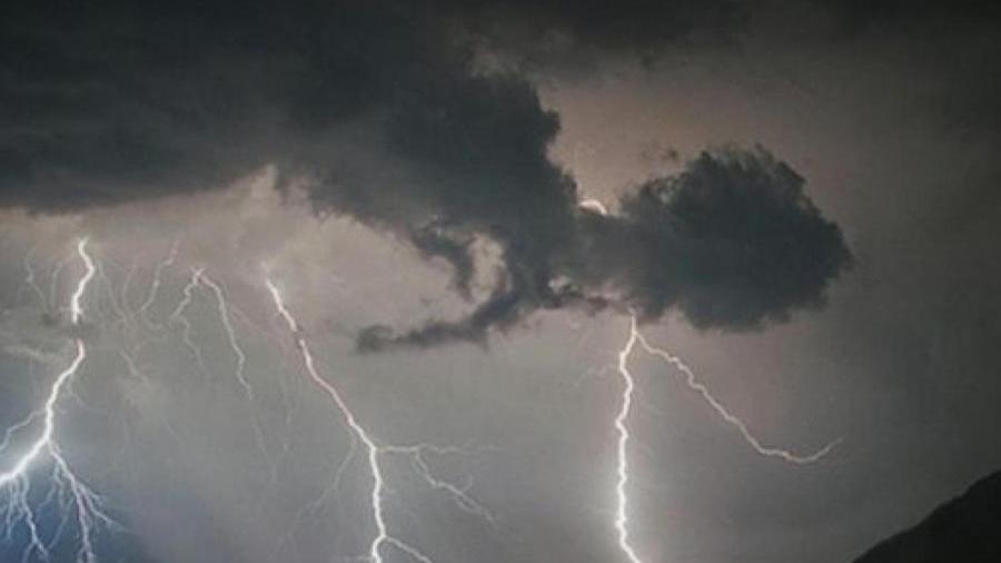 Maltempo, allerta arancione: ordinanze di chiusure in provincia di Massa-Carrara. A Carrara off-limits anche tutte le spiagge