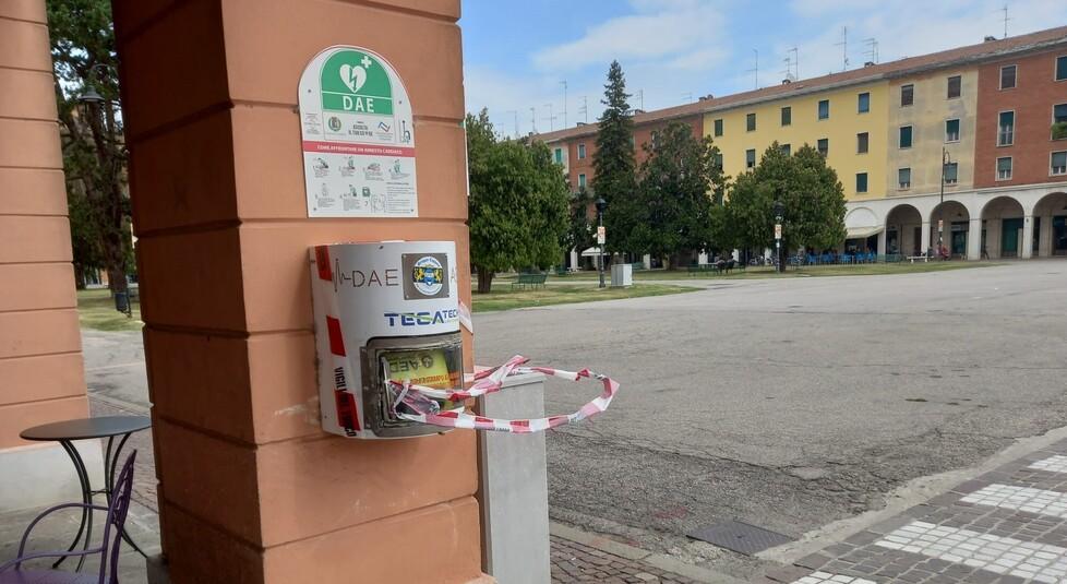 Copparo svegliata da un furto, rubato il defibrillatore di piazza del Popolo