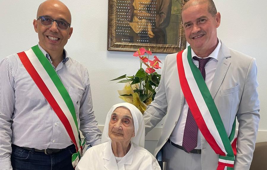 Oristano in festa: suor Melania spegne 100 candeline