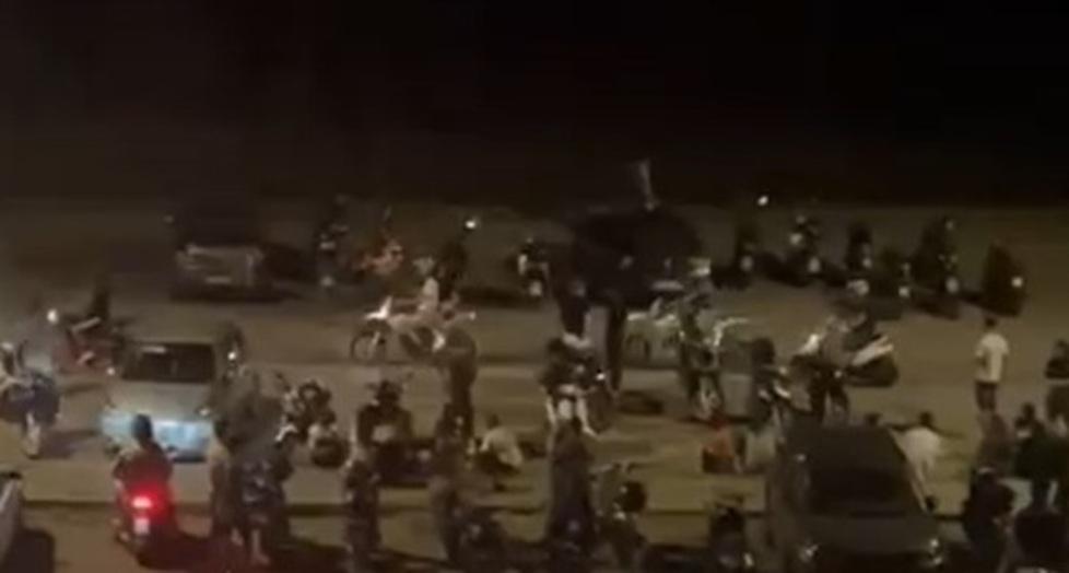 Livorno, maxi petardo e zuffa in strada: ancora caos dietro ai Tre Ponti