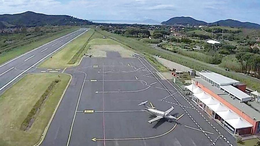Aeroporto dell’Elba, è uno stallo infinito: continuità territoriale a rischio
