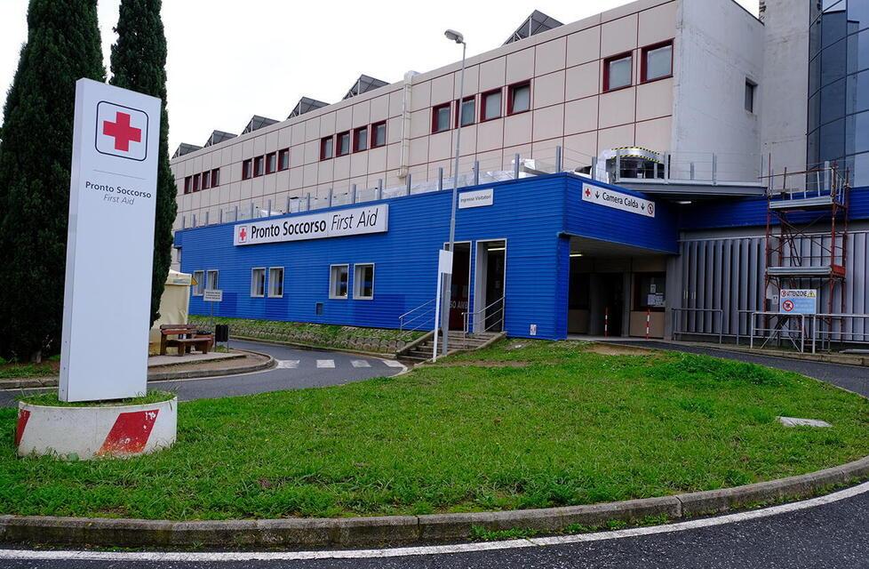 Cecina, anziana lasciata per dieci ore in attesa al pronto soccorso. La figlia: «È stata ignorata»