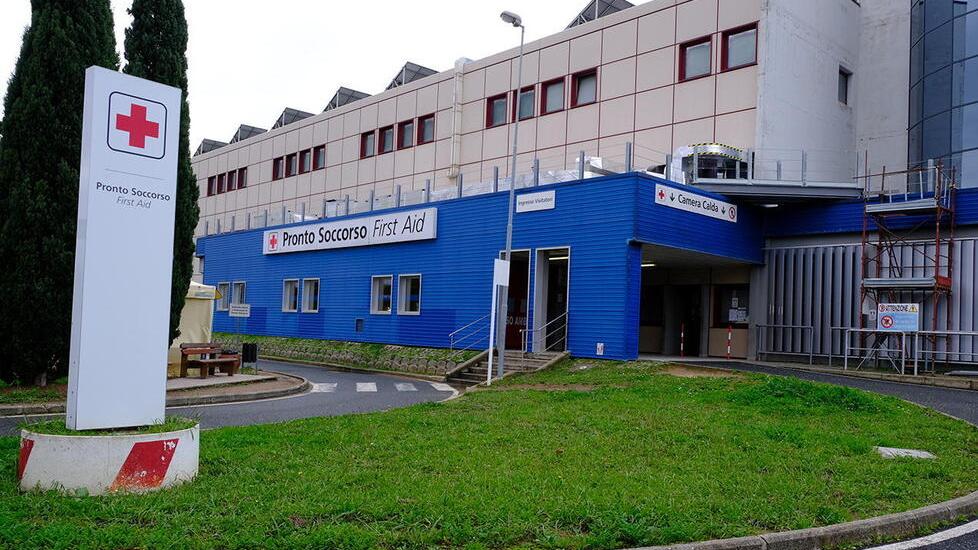 Cecina, anziana lasciata per dieci ore in attesa al pronto soccorso. La figlia: «È stata ignorata»