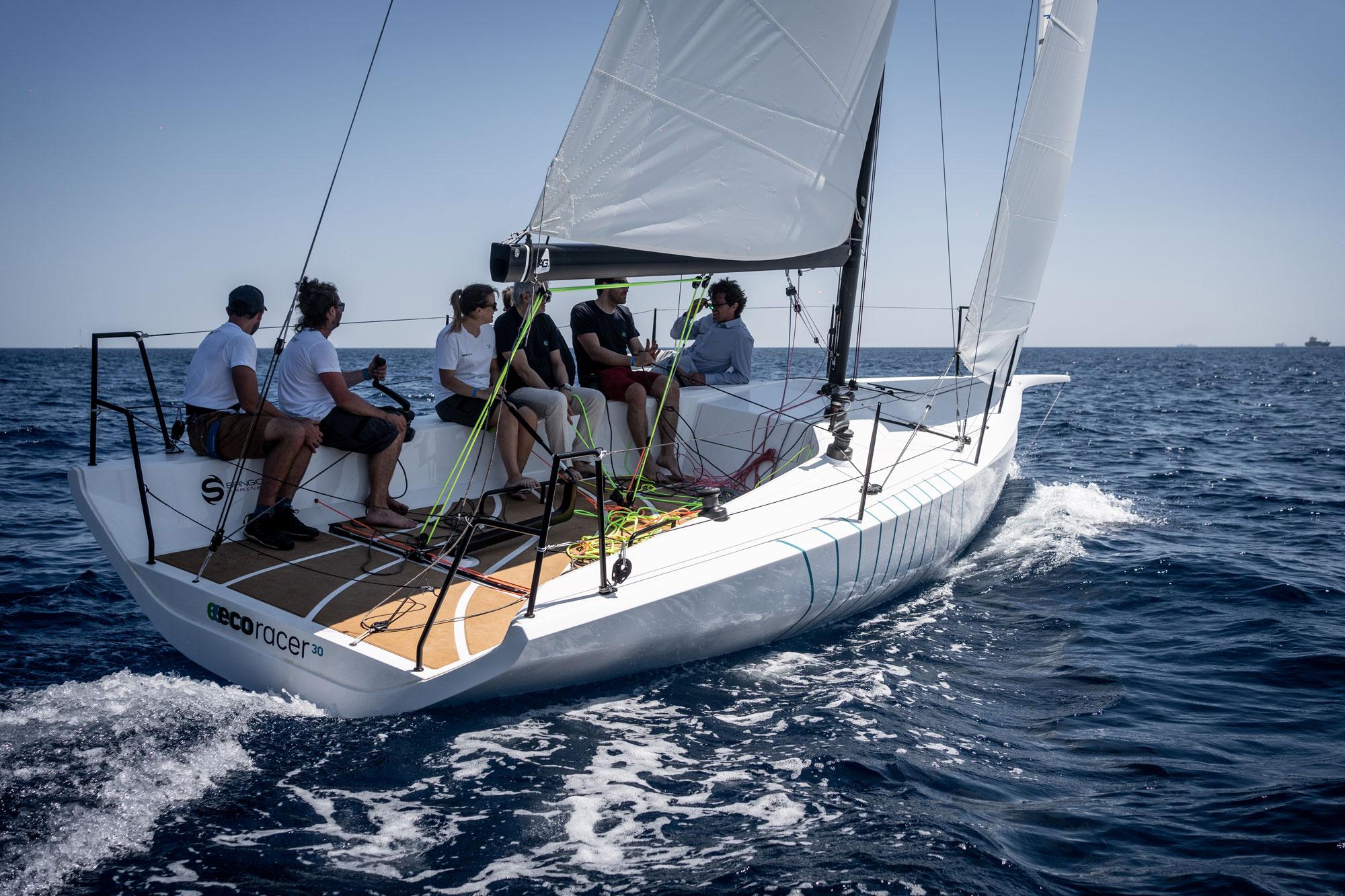 la Eroracer30 in navigazione