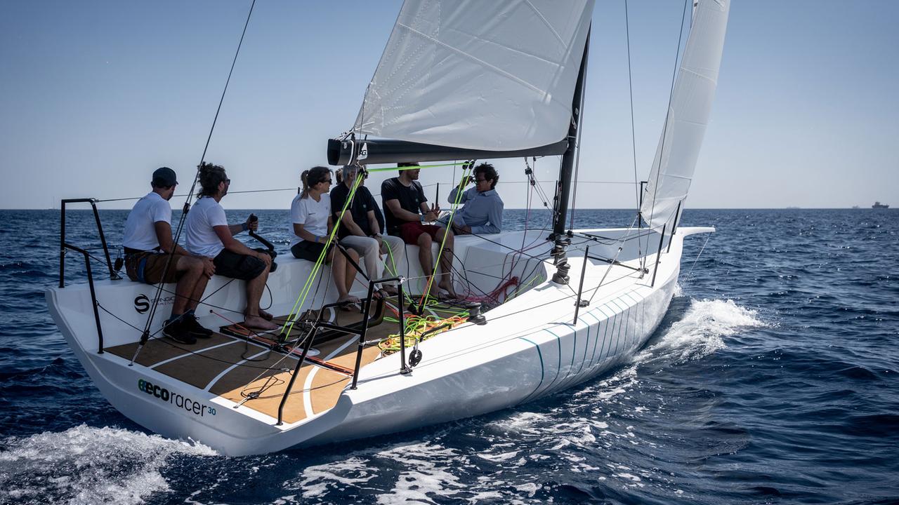 la Eroracer30 in navigazione