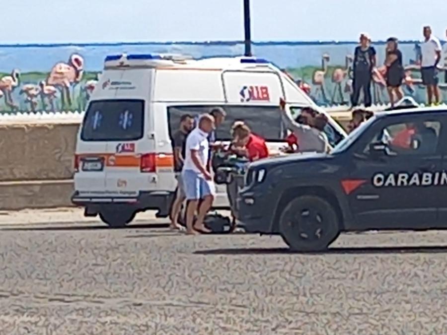 La Caletta, turista si ferisce sulla barca: piede amputato