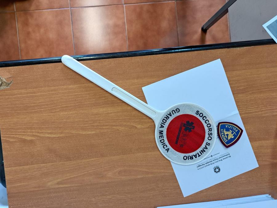 Versilia, si finge una guardia medica per sorpassare sull’autostrada: ecco come è stato scoperto