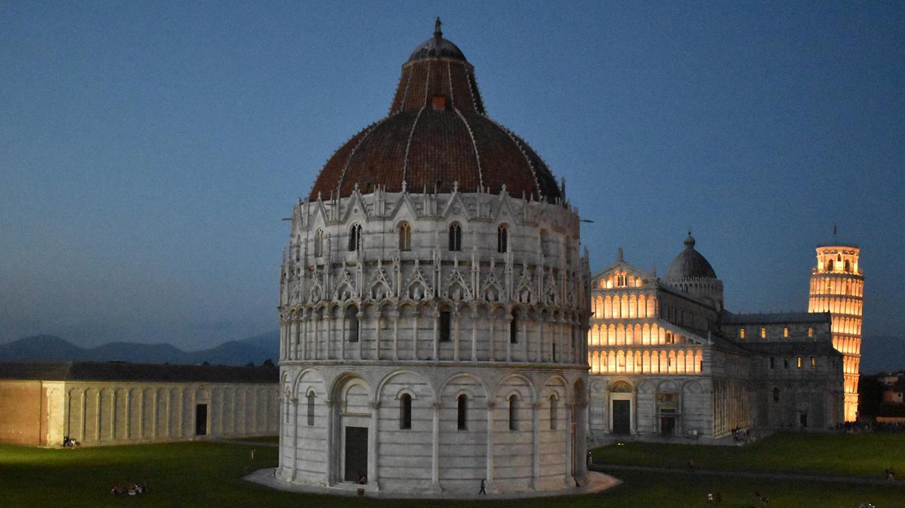 Passeggiata di notte lungo il cammino della Liberazione