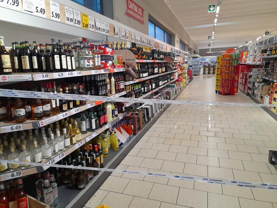 
	La corsia chiusa nel supermercato Lidl di viale Ippolito Nievo

