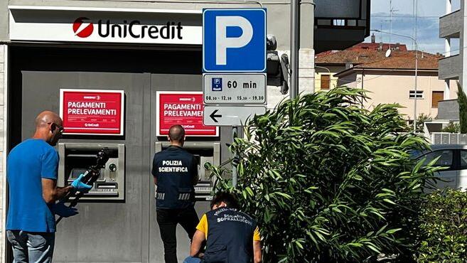 Modena, rapinano una donna al bancomat: «È già successo, abbiamo paura»<br type="_moz" />

