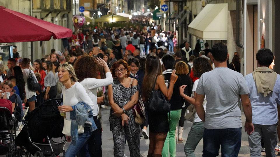 Pontedera, la Festa del commercio è in bilico: tensione tra Comune e associazioni