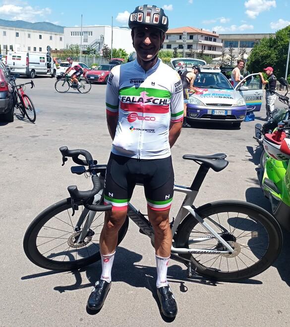 Ciclismo: il trionfo mondiale di Spampani tra gli amatori fa grande anche il Cicli Falaschi