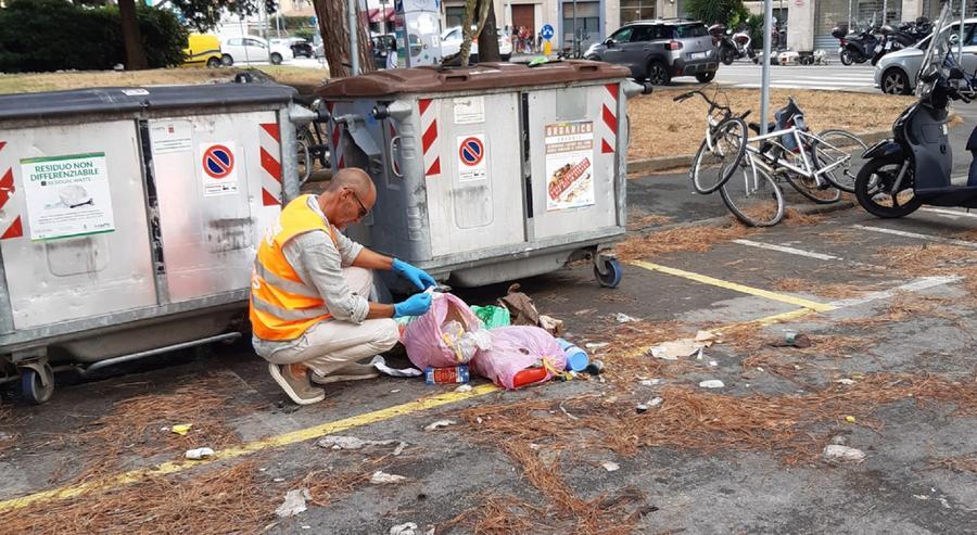 
	Un ispettore ambientale di Aamps in piazza Roma

