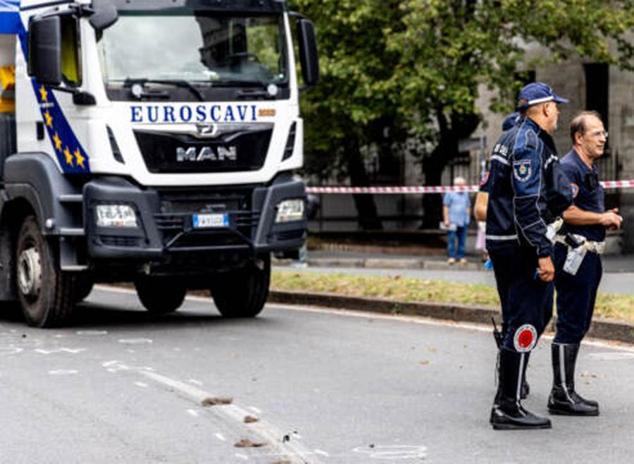 Milano, Ciclista 28enne Muore Travolta Da Tir: è Già La Quinta Vittima ...