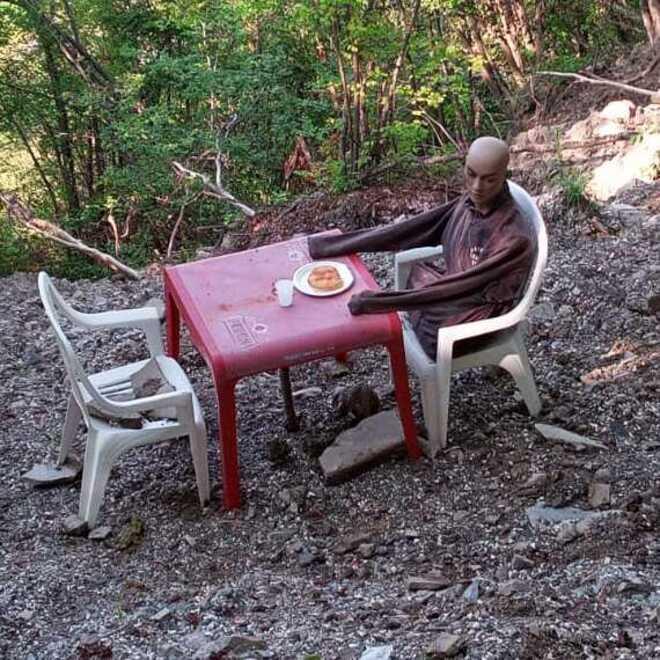 La rabbia di una famiglia di Montecreto: «O sistemano la strada franata o saremo costretti a traslocare»<br>
