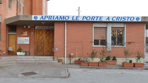 Livorno, protesta contro il prete: «Un minuto e mezzo di campane, ai Sette Santi non si dorme più»