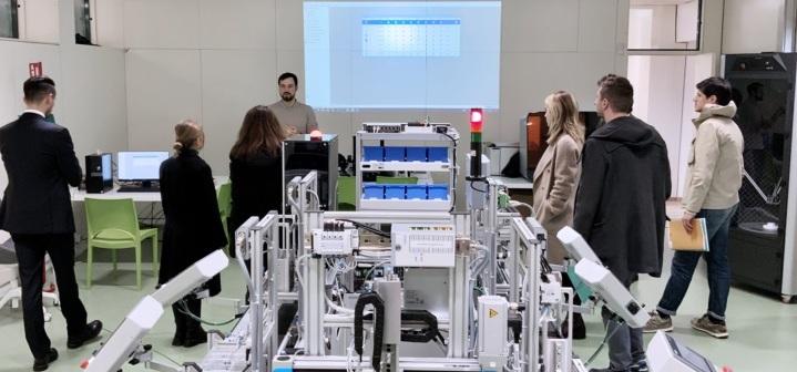 Prof e studenti in uno dei laboratori dell’Its Prime di Firenze