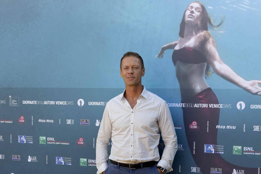 Porno, Siffredi: «Serve più informazione ai giovani e bisogna chiudere i siti gratis»