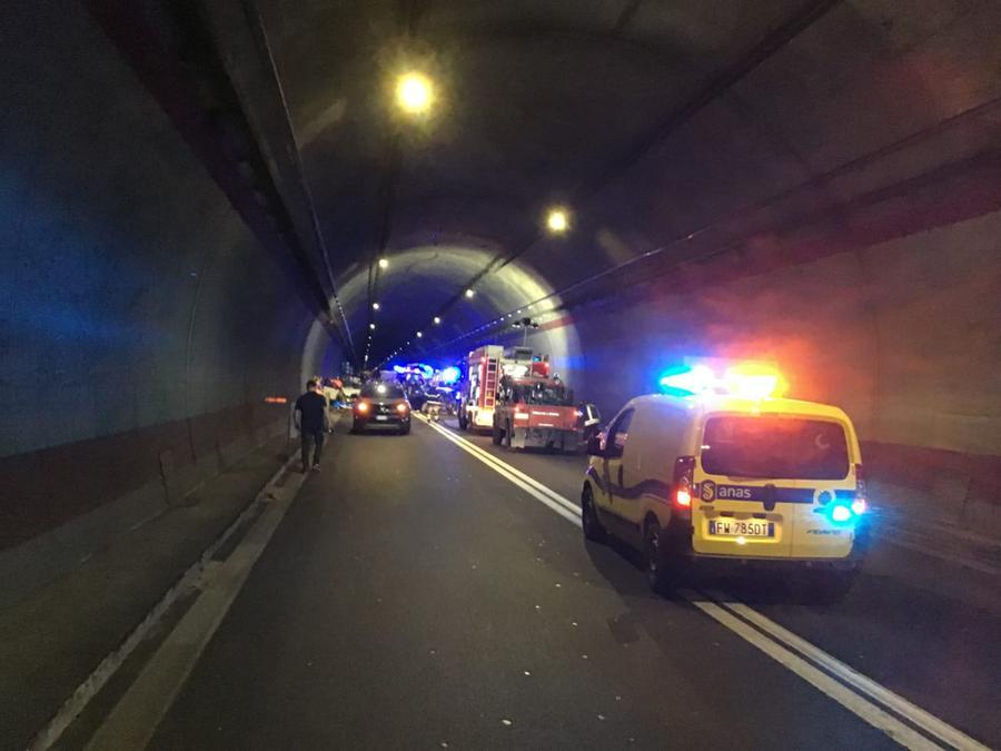 Orientale sarda, scontro in galleria: sei feriti, due dei quali gravissimi