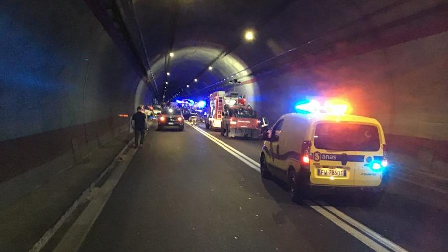 Orientale sarda, scontro in galleria: sei feriti, due dei quali gravissimi