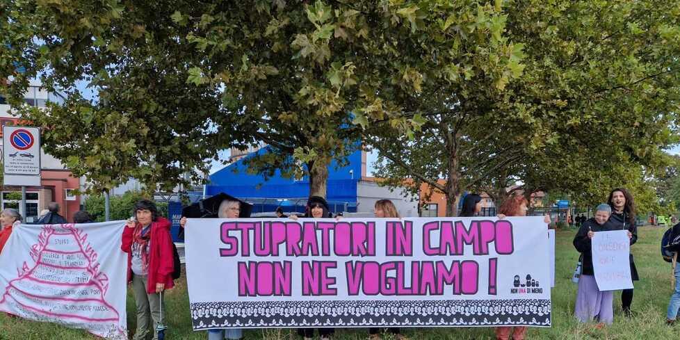 La protesta davanti allo stadio  «Portanova non scenda in campo» 