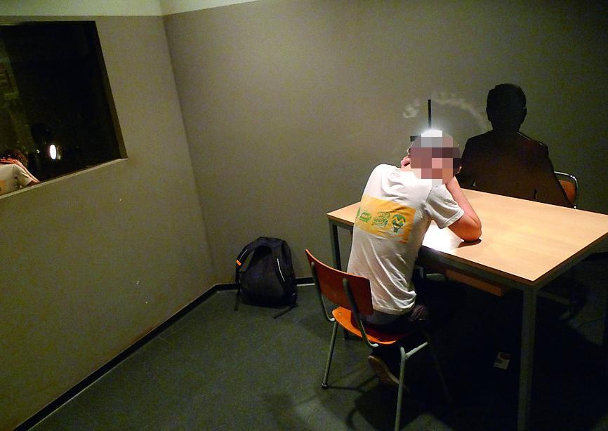 Una stanza degli interrogatori (foto d’archivio)