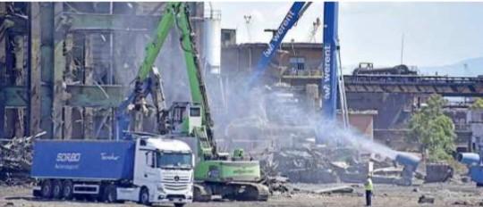 
	Demolizioni industriali alla Jsw (foto di Paolo Barlettani)

