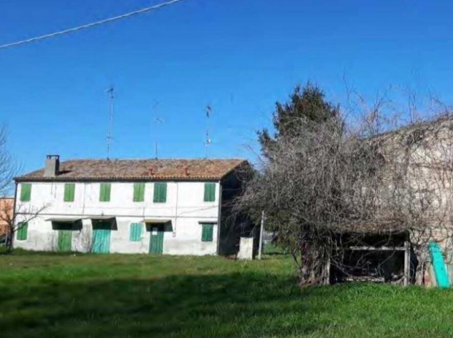 Ferrara, l'ex stazione e una Casa del fascio, il Demanio ai saldi d’autunno