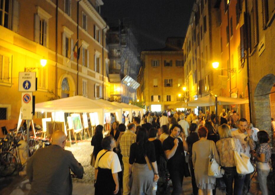 Modena, con un coltello da cucina semina il panico in centro<br>
